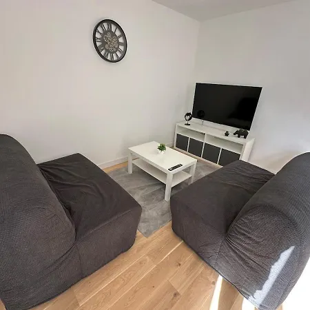 Centre 1 To 6 Person Apartment *